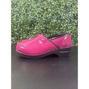 Sanita Professional Patent Fuchsia Leather Clogs Size 40 Women's